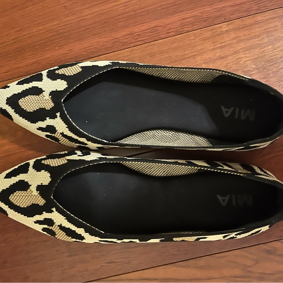 Size 12 leopard print Pointed toe flats - Picture 2 of 3